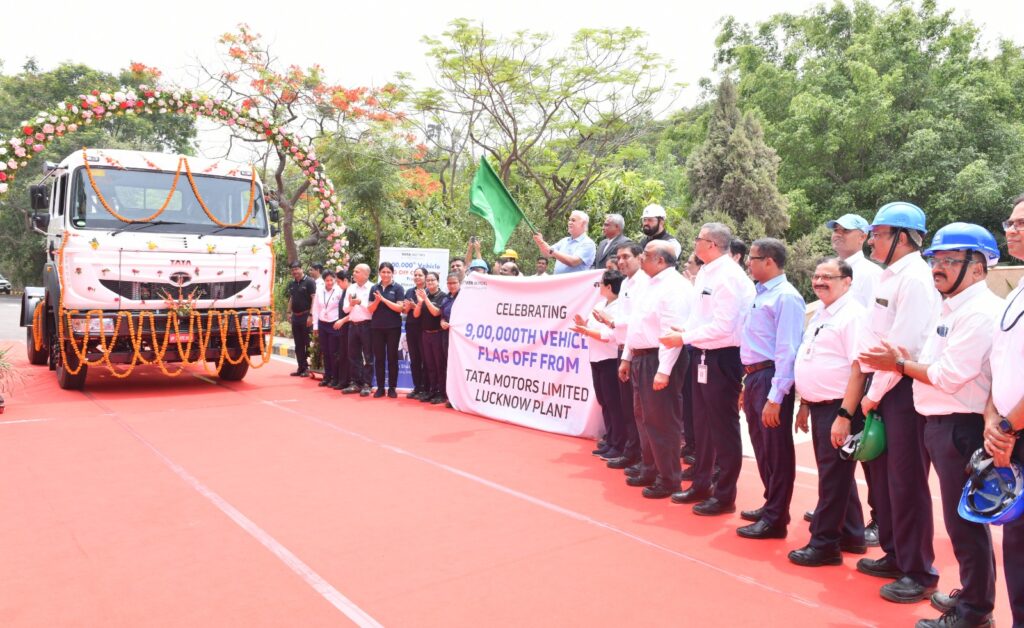 Tata Motors flags off 900,000th vehicle from Lucknow plant