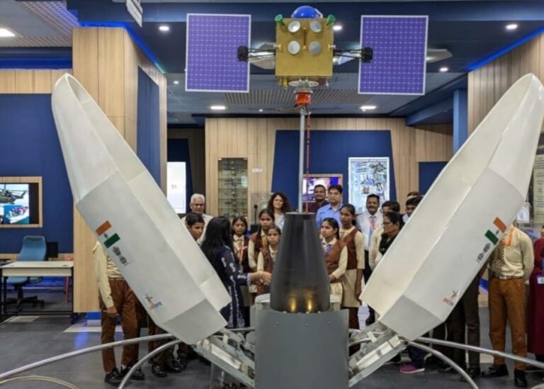 UP students visit ISRO lab
