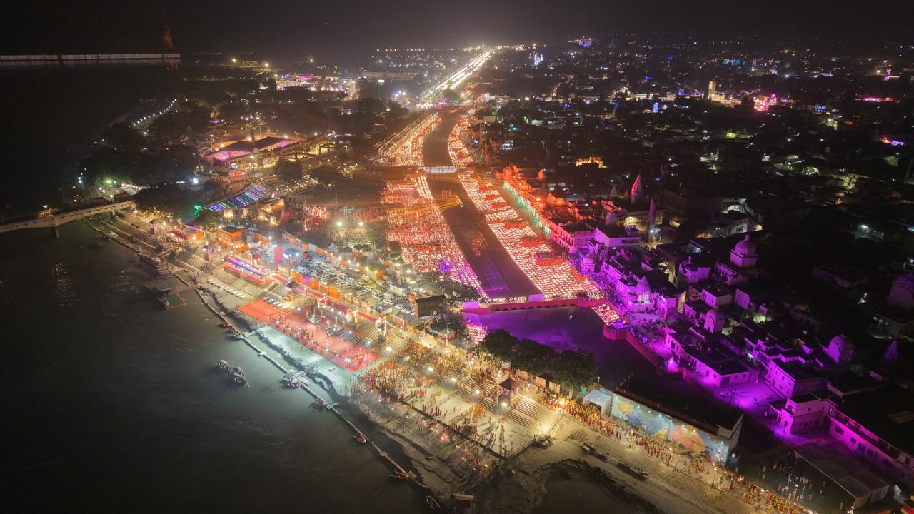 2.6 million 'diyas' dazzle Ayodhya