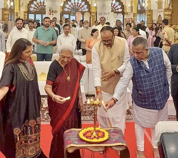 UP Governor Anandiben Patel inaugurates 'Craftroots'